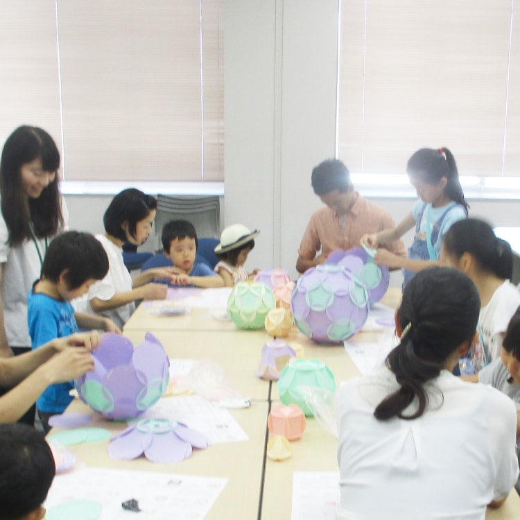 〈アルフレックス名古屋〉夏休みキッズワークショップ〜パズルボールを作ろう！〜