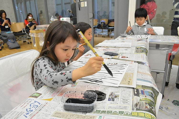 〈ギャラクシティものづくりガレージ〉「書で遊ぼう」