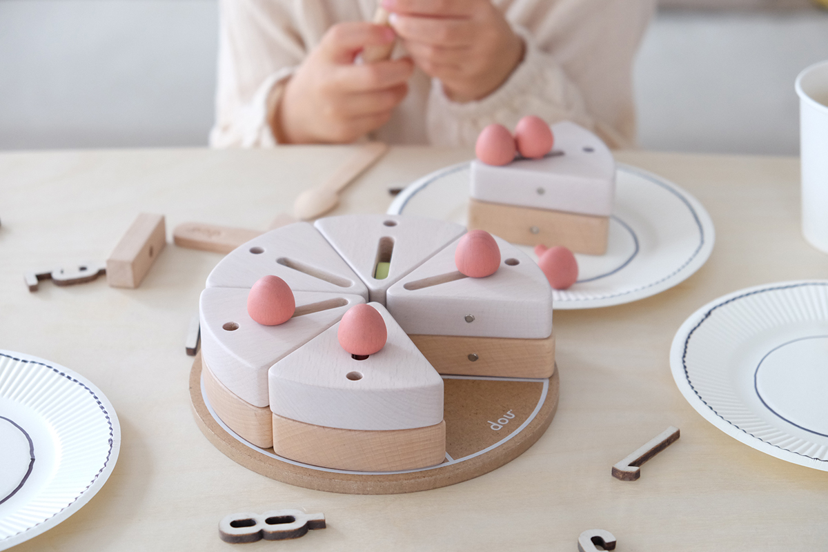 「dou?」から誕生日やクリスマスにピッタリな木のケーキ「make a wish」が発売